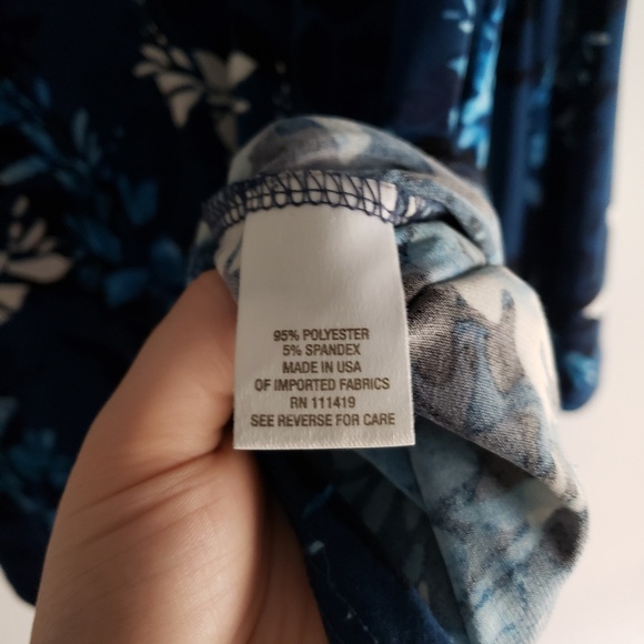 V-Detailed Blouse - Picture 4 of 5